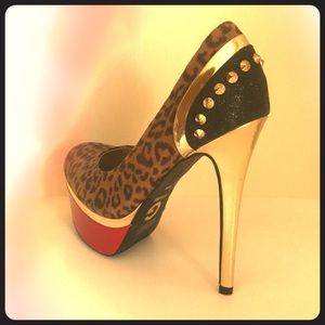 🇨🇦 Guess Platform Shiny Heels Size 6.5